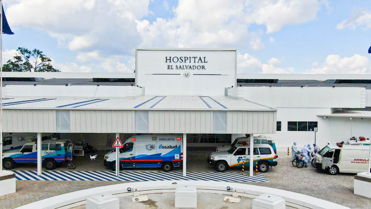hospital-el-salvador-recibe-20-pacientes-mas-con-covid19-desde-el-hospital-san-rafael